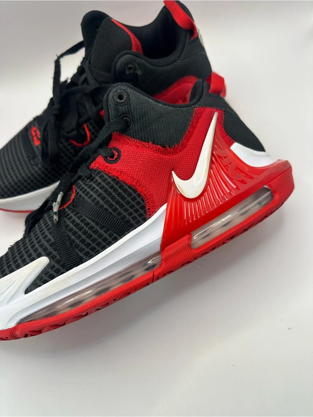 Nike Men's Black/Red Performance Basketball Shoes